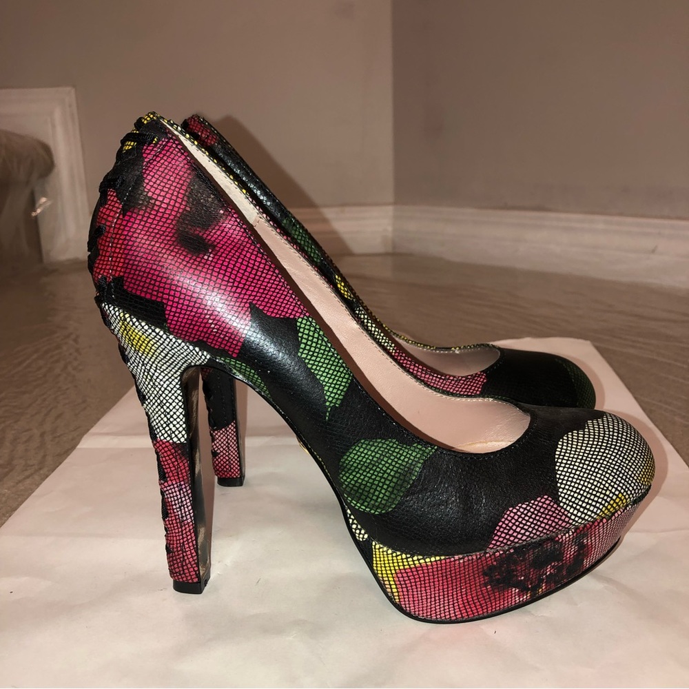 Betsey Johnson Ditan - Platform high heels